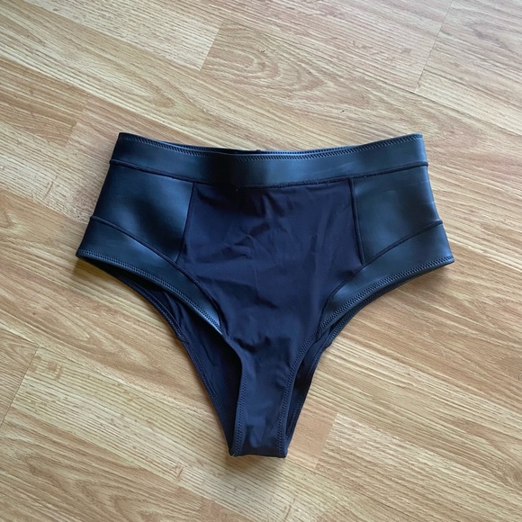 Ripcurl Bikini - Picture 3 of 4